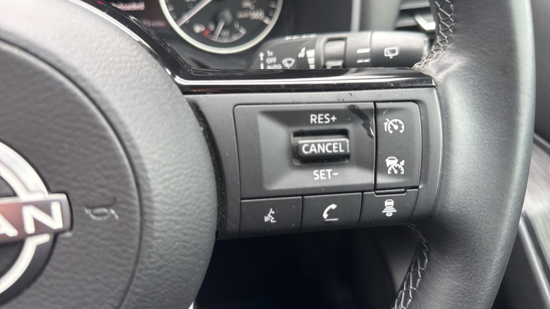 Nissan Qashqai 1.3 DiG-T MH 158 Acenta Premium 5dr Petrol Hatchback